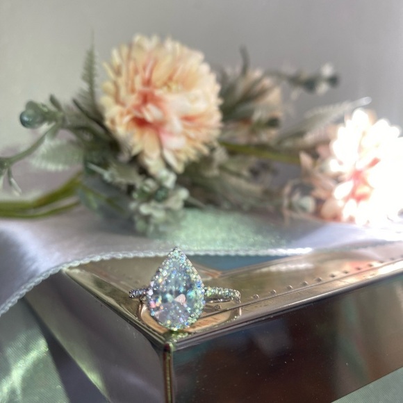 Pear Shape  Simulated Diamond  Ring in Silver Color - Picture 4 of 7